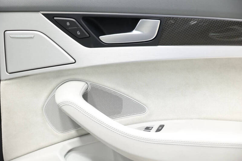 2013 Audi S8 4.0T quattro