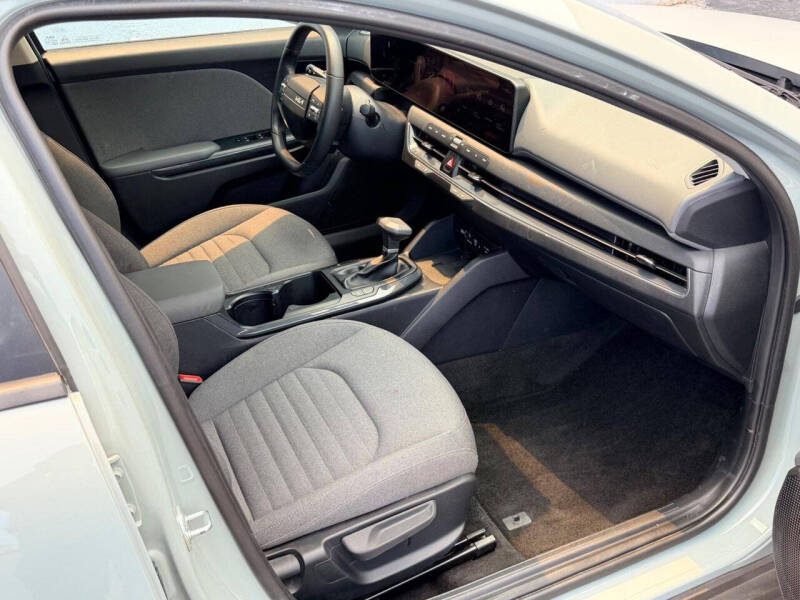 2025 Kia K4 EX