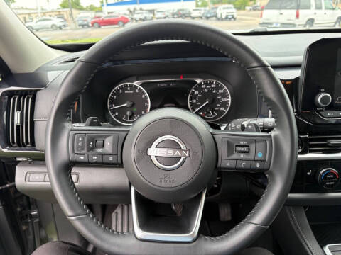 2025 Nissan Pathfinder SV