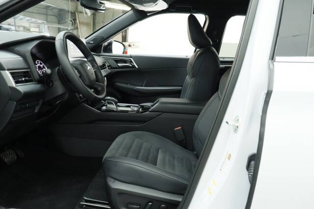 2026 Mitsubishi Outlander LE