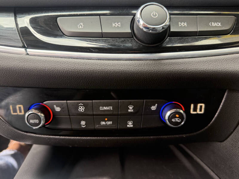2021 Buick Enclave Essence