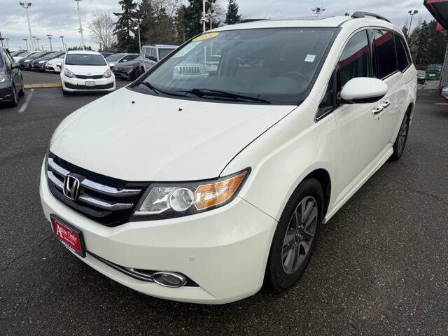 2015 Honda Odyssey Touring's photo