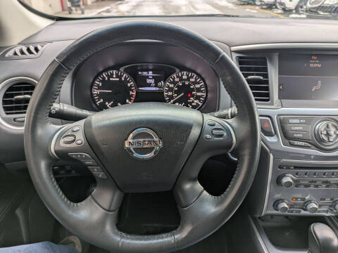 2017 Nissan Pathfinder SL