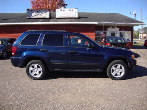 2005 Jeep Grand Cherokee for sale at G and G AUTO SALES in Merrill WI