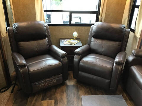 2018 Forest River Sierra 2850RL / 31ft