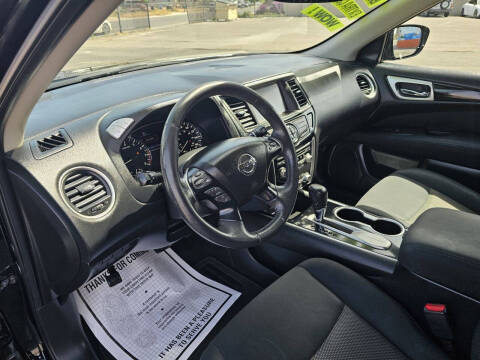 2017 Nissan Pathfinder SV