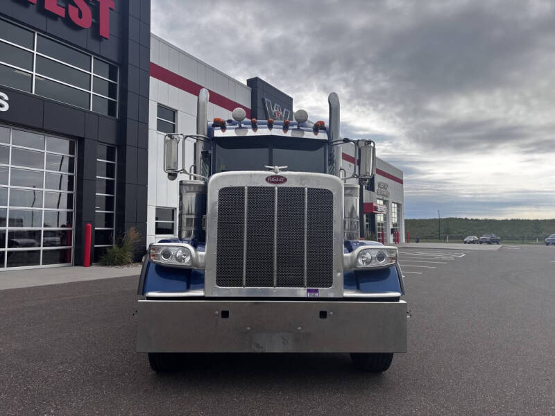 2022 Peterbilt 389