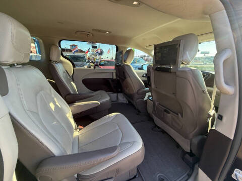 2017 Chrysler Pacifica Touring-L Plus