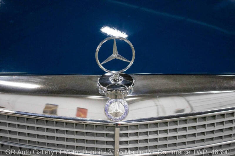 1975 Mercedes-Benz 280-Class