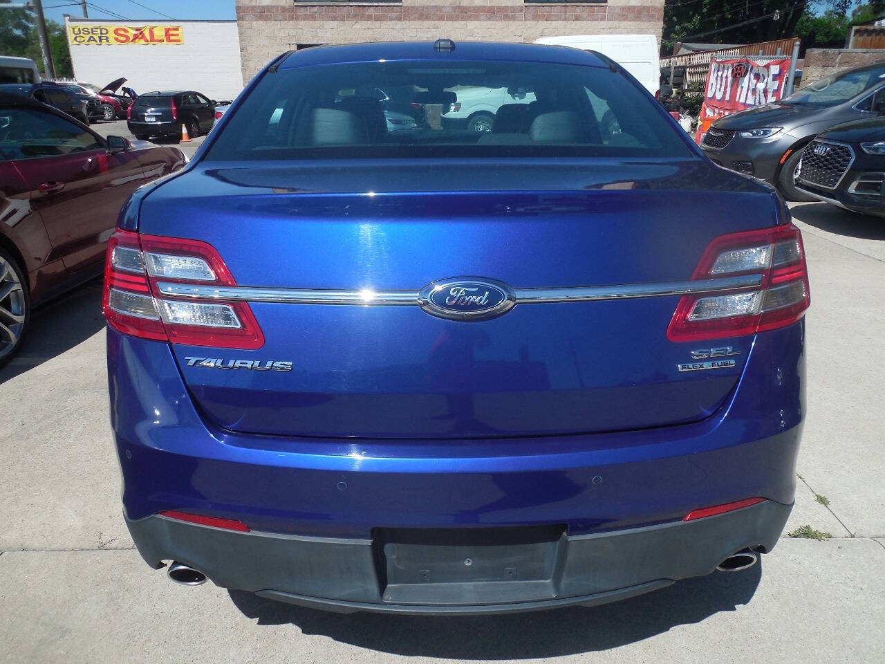 2015 Ford Taurus for sale at VIP Motor Sales in Hazel Park, MI