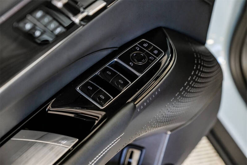 2024 Cadillac LYRIQ Luxury 1