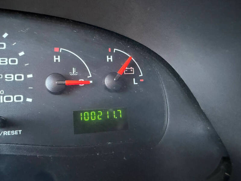 2004 Ford E-Series E-150 Chateau