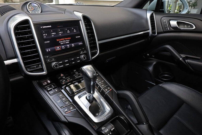 2018 Porsche Cayenne Platinum Edition