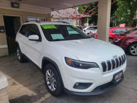 2019 Jeep Cherokee for sale at Lake City Automotive in Milwaukee WI