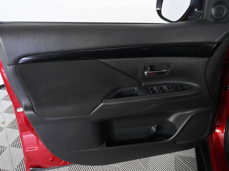 2020 Mitsubishi Outlander ES