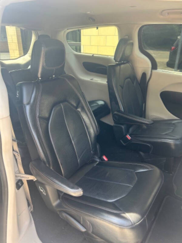 2017 Chrysler Pacifica Touring-L Plus