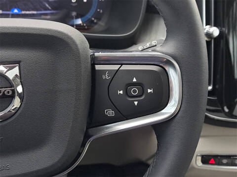 2024 Volvo XC40 B5 Plus Bright Theme