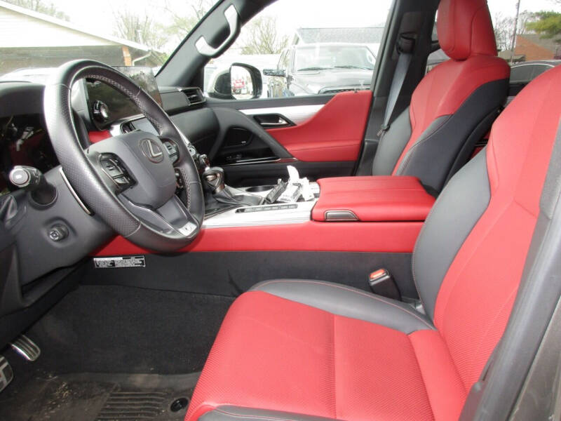 2023 Lexus LX 600 F SPORT Handling