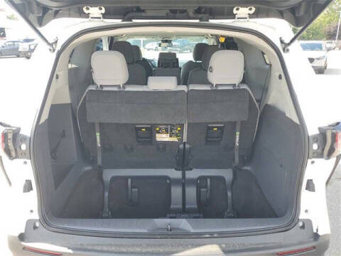 2022 Toyota Sienna LE 8-Passenger