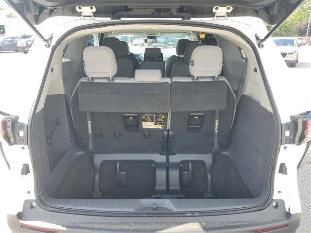 2022 Toyota Sienna LE 8-Passenger