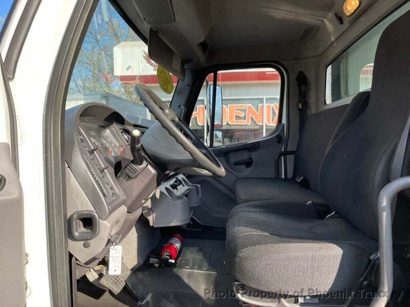 2015 Freightliner M2 106