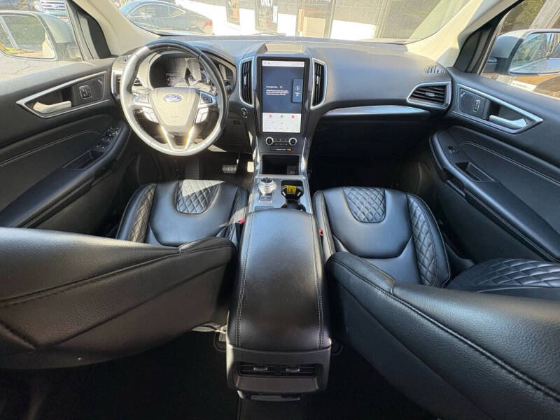 2023 Ford Edge Titanium