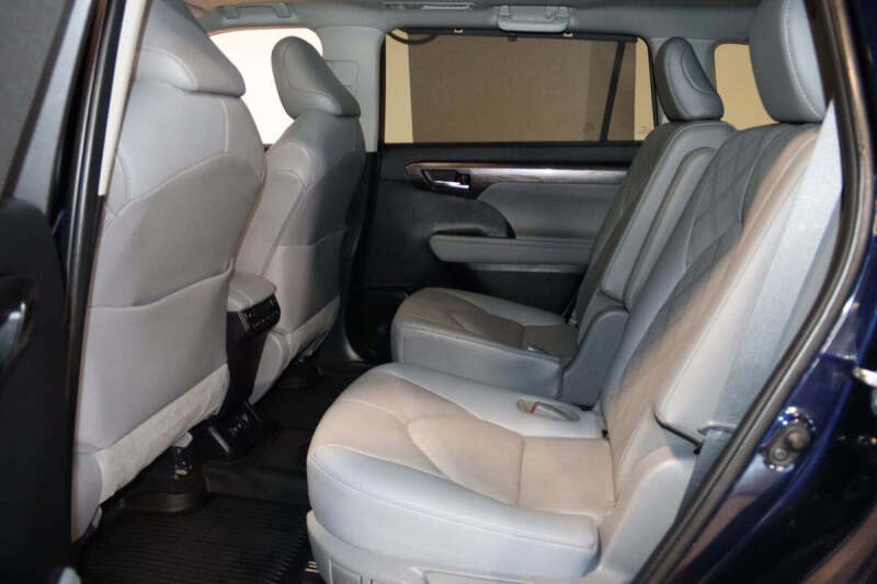 2021 Toyota Highlander Hybrid Platinum