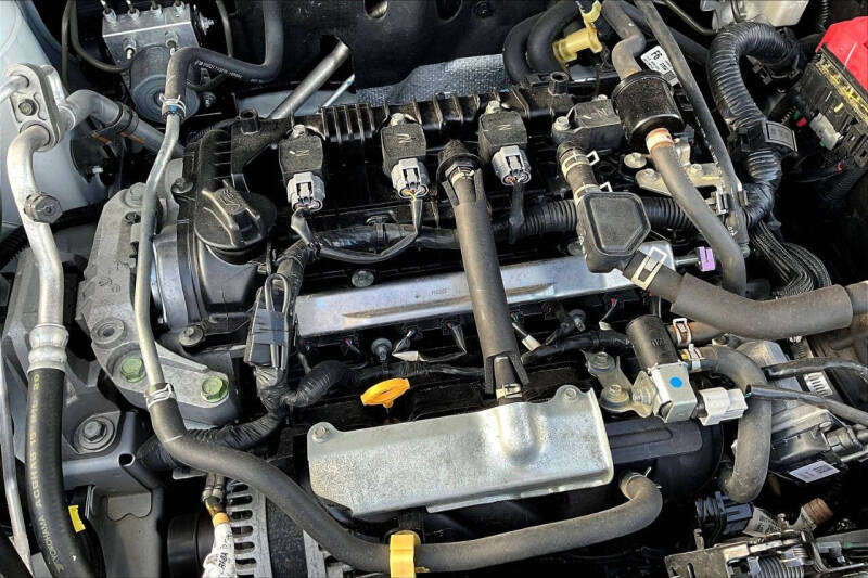 2022 Nissan Kicks SR