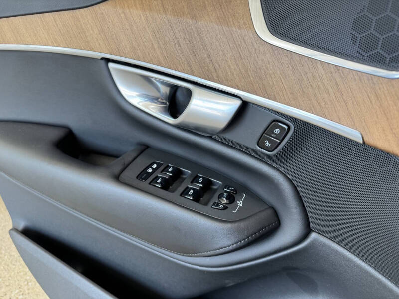 2024 Volvo XC90 B6 Core Bright Theme