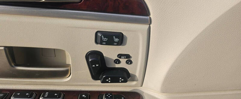 2004 Lincoln Town Car Ultimate