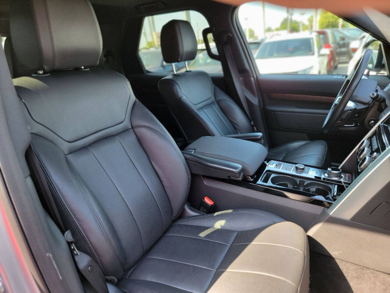 2017 Land Rover Discovery  - $29,900