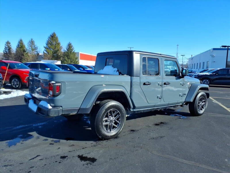 2024 Jeep Gladiator Sport