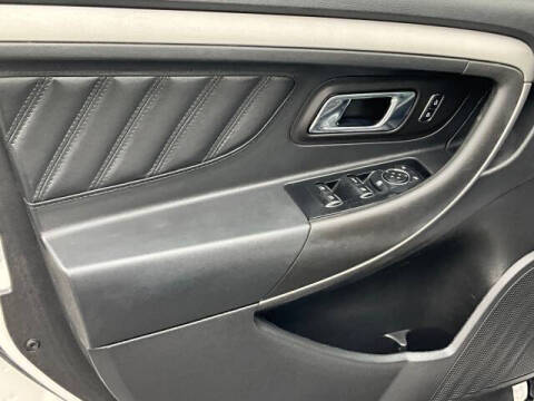 2015 Ford Taurus SEL