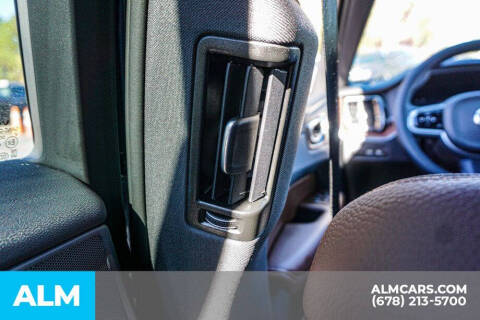 2024 Volvo XC60 Recharge T8 Plus Dark Theme