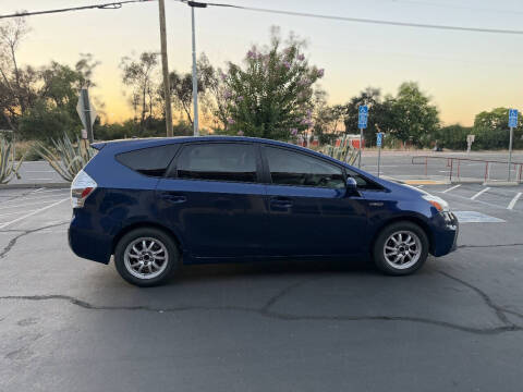 2013 Toyota Prius v Three