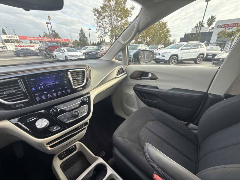 2017 Chrysler Pacifica Touring