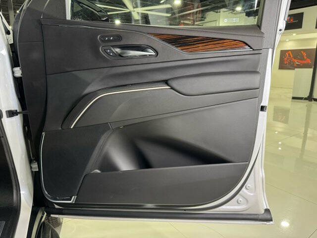 2024 Cadillac Escalade ESV Luxury