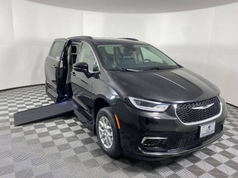 2022 Chrysler Pacifica for sale at AMS Vans in Tucker GA