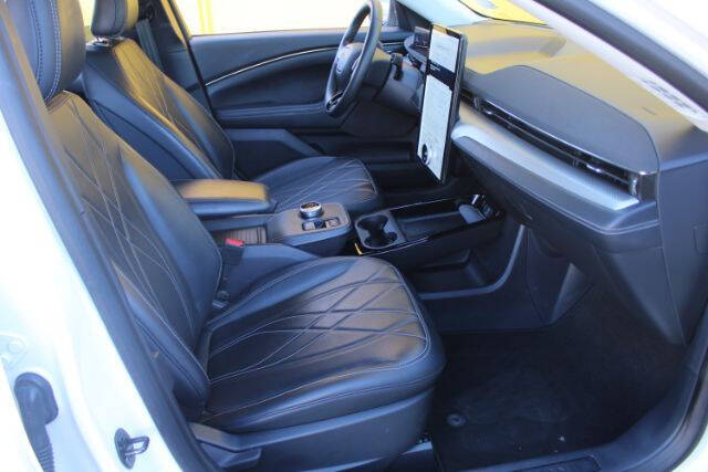 2022 Ford Mustang Mach-E Select