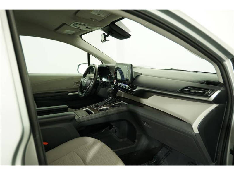 2021 Toyota Sienna LE 8-Passenger