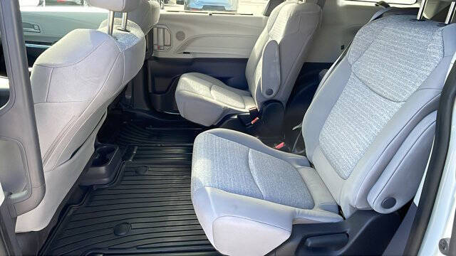 2022 Toyota Sienna LE 8-Passenger