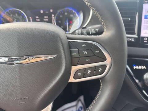 2025 Chrysler Pacifica Select