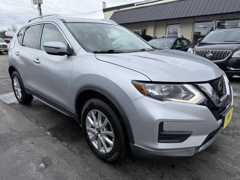 2017 Nissan Rogue SV's photo