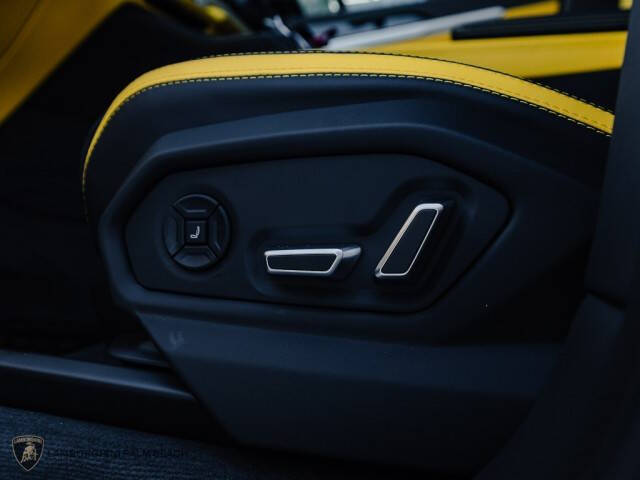 2025 Lamborghini Urus SE