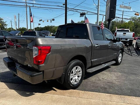 2017 Nissan Titan SV