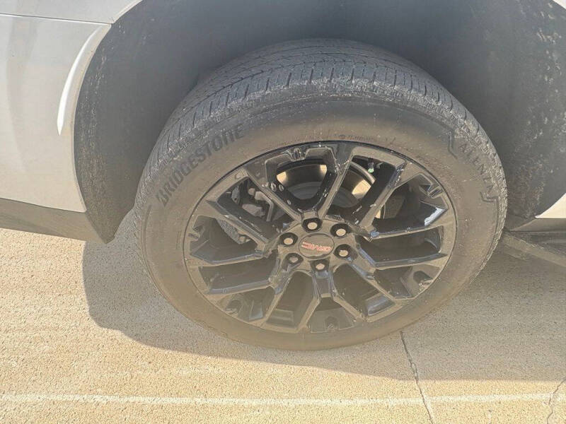 2024 GMC Yukon XL SLT