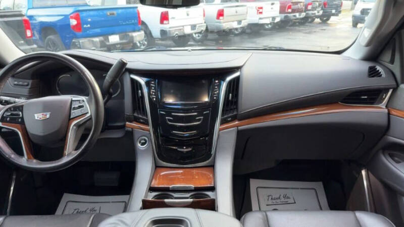 2017 Cadillac Escalade Luxury