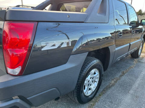 2005 Chevrolet Avalanche for sale at Burkholder Motors in Middletown DE