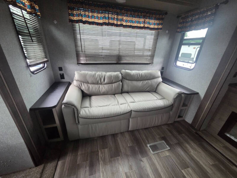 2020 Keystone RV HAMPTON