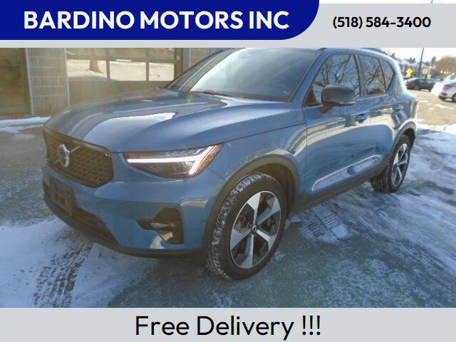 2024 Volvo XC40 B5 Plus Dark Theme